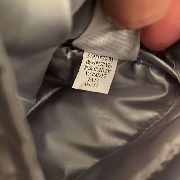 GAP Rose Gold metallic silver and rose gold puffer vest L - Picture 9 of 12